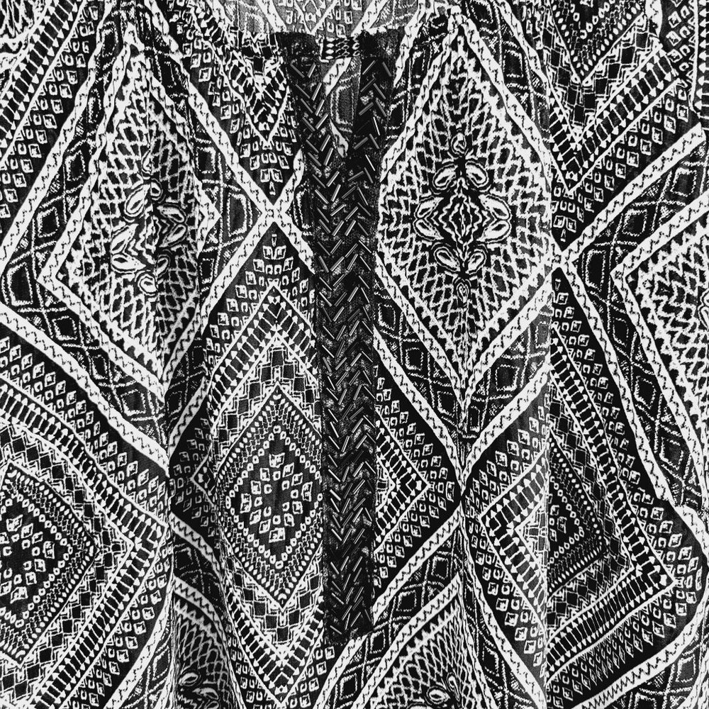 Catherines Womans Plus Size 0X 14/16W Top Blouse Black White Embellished Beads - Picture 2 of 7